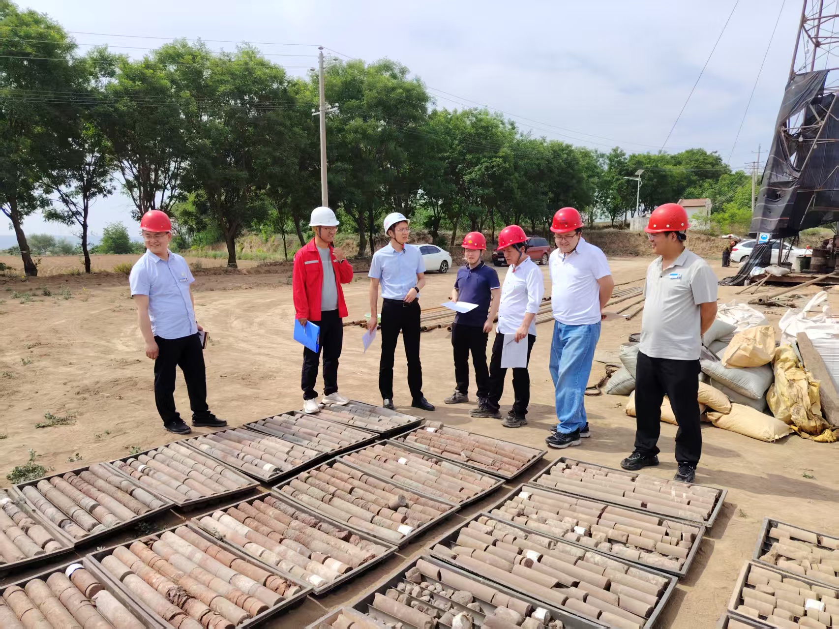 271764232957673671.jpeg 给彬长5对矿井讲岩心编录.jpg