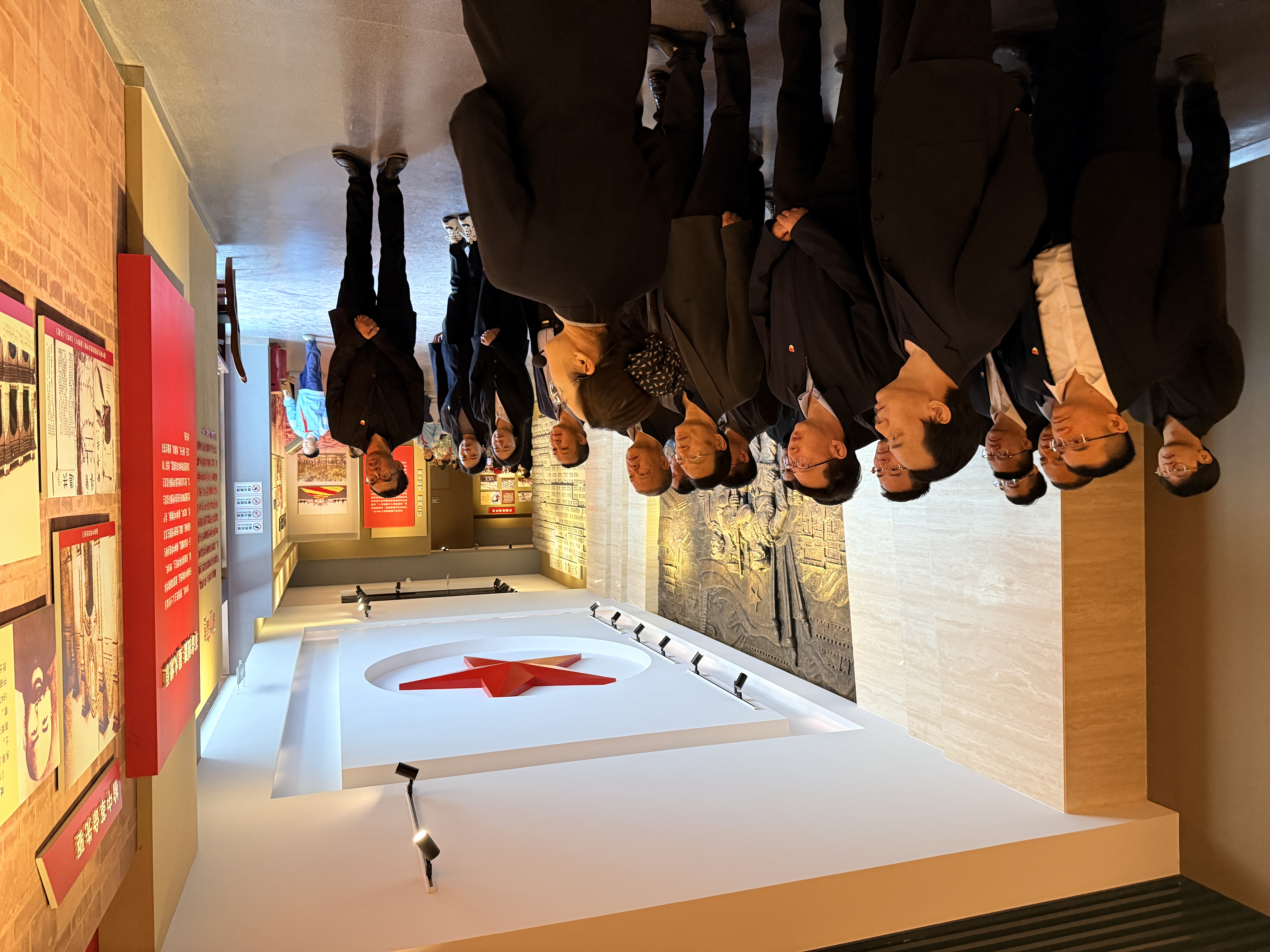 4月1日，缅怀先烈承遗志 砥砺奋进启新程——陕煤地质一八五公司开展清明祭英烈主题活动拍摄：王北斗 (5).jpg