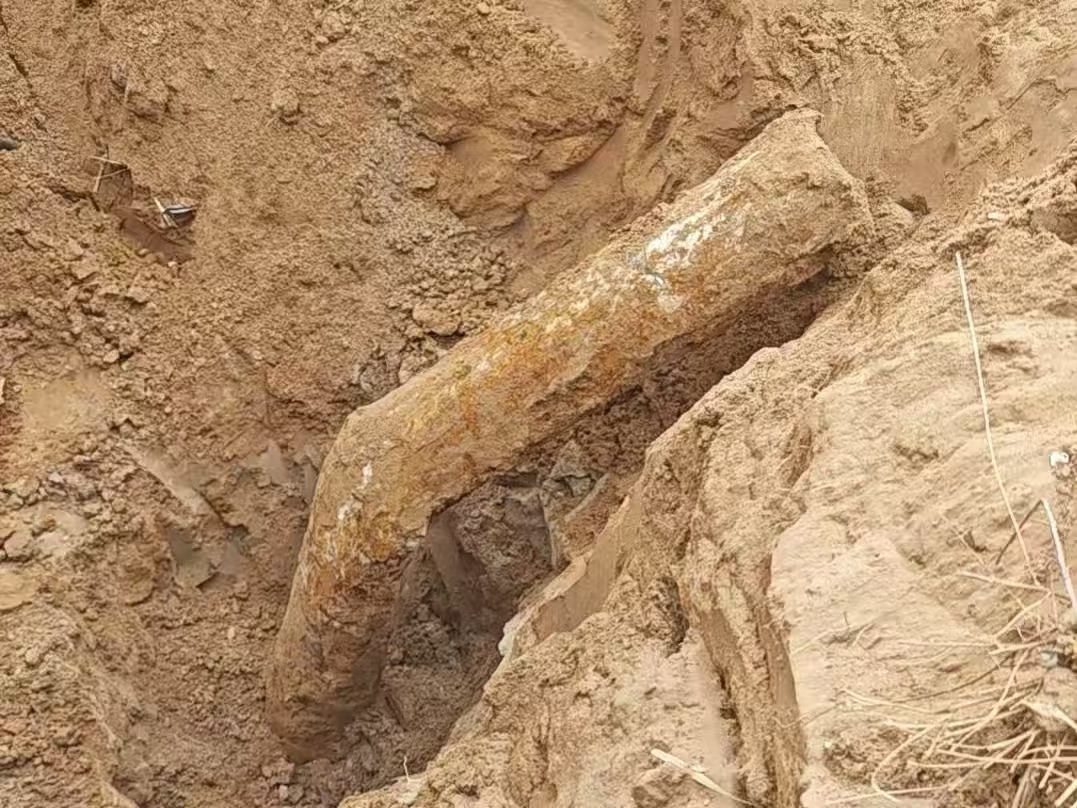 091775694940647648.jpeg 4月8日 一天锁定“消失”钻孔 破解矿方多年寻孔难题.jpg