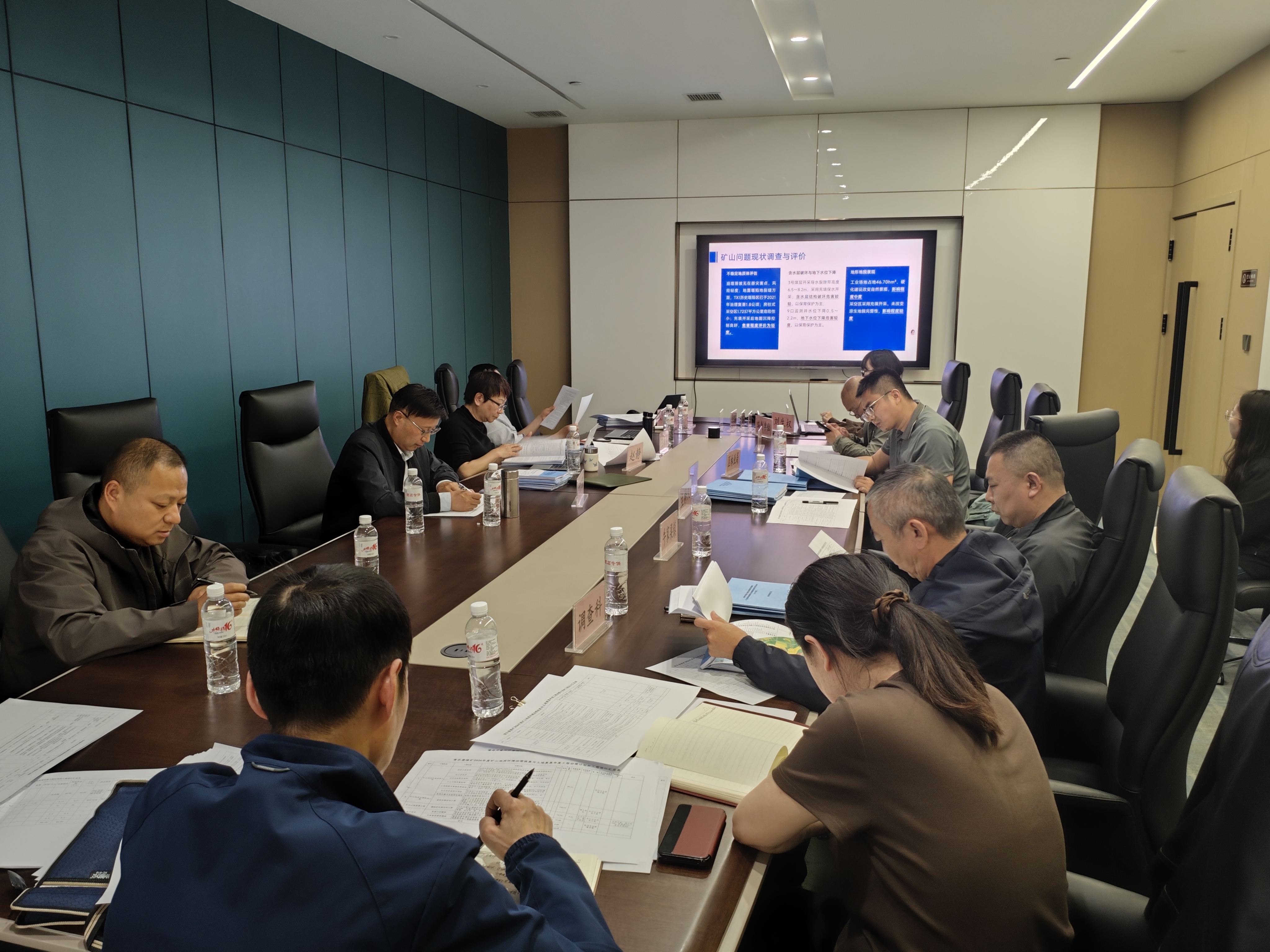 近日，《常乐堡煤矿2026年度矿山地质环境治理恢复与土地复垦年度治理计划和工程设计》通过评审，于振兴摄.jpg