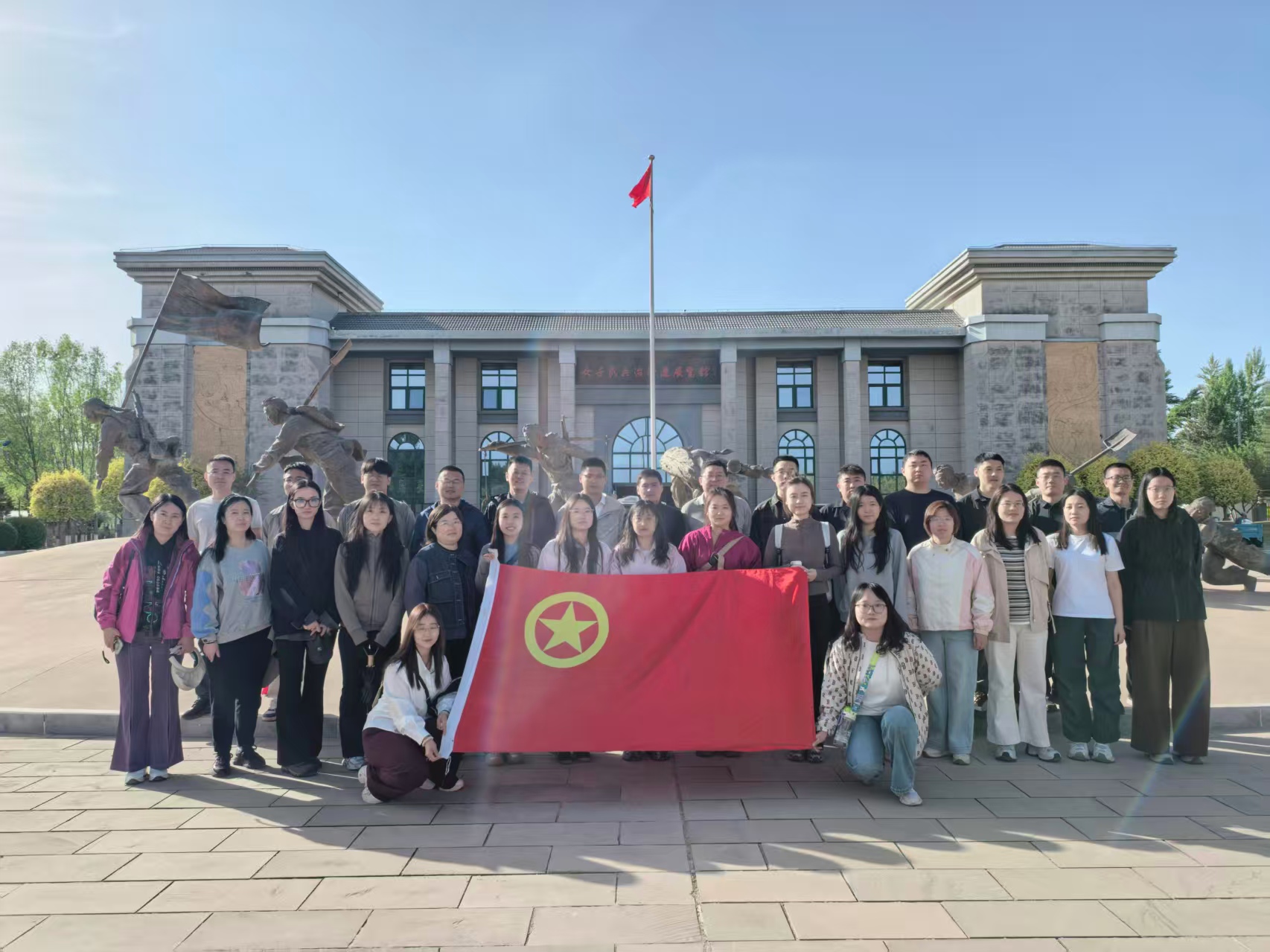 4.27，学习治沙精神 绽放青春光彩（高海摄2）.jpg